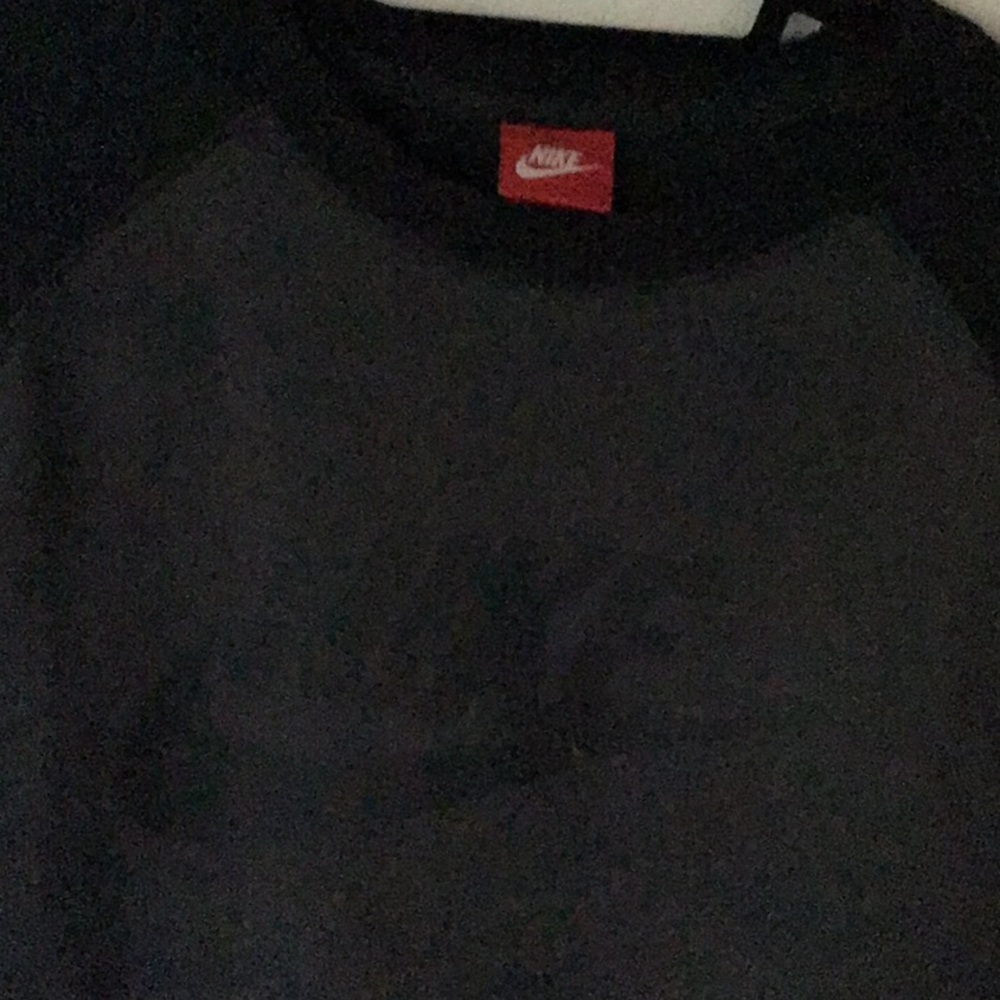 NIKE - Picture 2 of 8